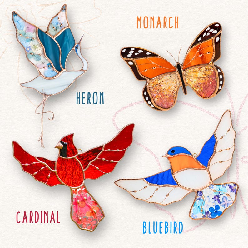 Vitral em forma de pomba com flores secas, decoração de janela em memória de alguém, presente de condolências para quem perdeu um ente querido.