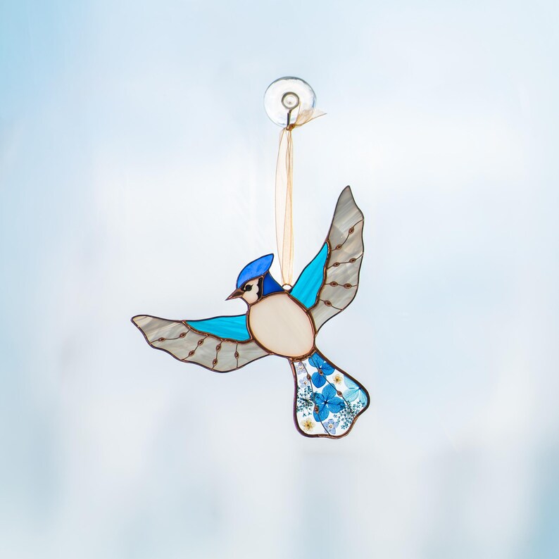 Vitral com Gaio-azul e Flores Secas para Pendurar na Janela, Apanhador de Sol Estilo Cottagecore - Presente Ideal para Amantes de Pássaros