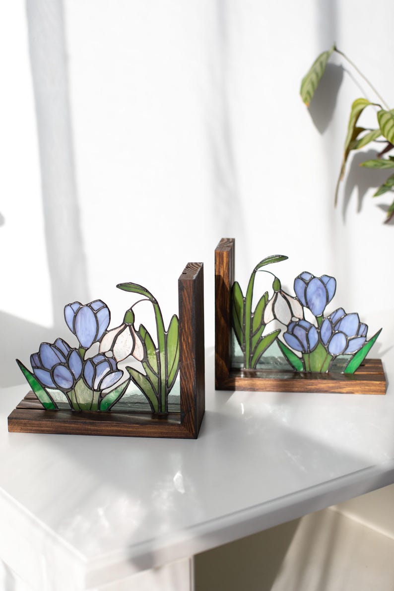 Suporte para livros de vidro colorido estilo vitral crocus narcisos campainhas