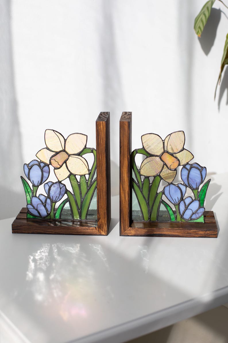 Suporte para livros de vidro colorido estilo vitral crocus narcisos campainhas