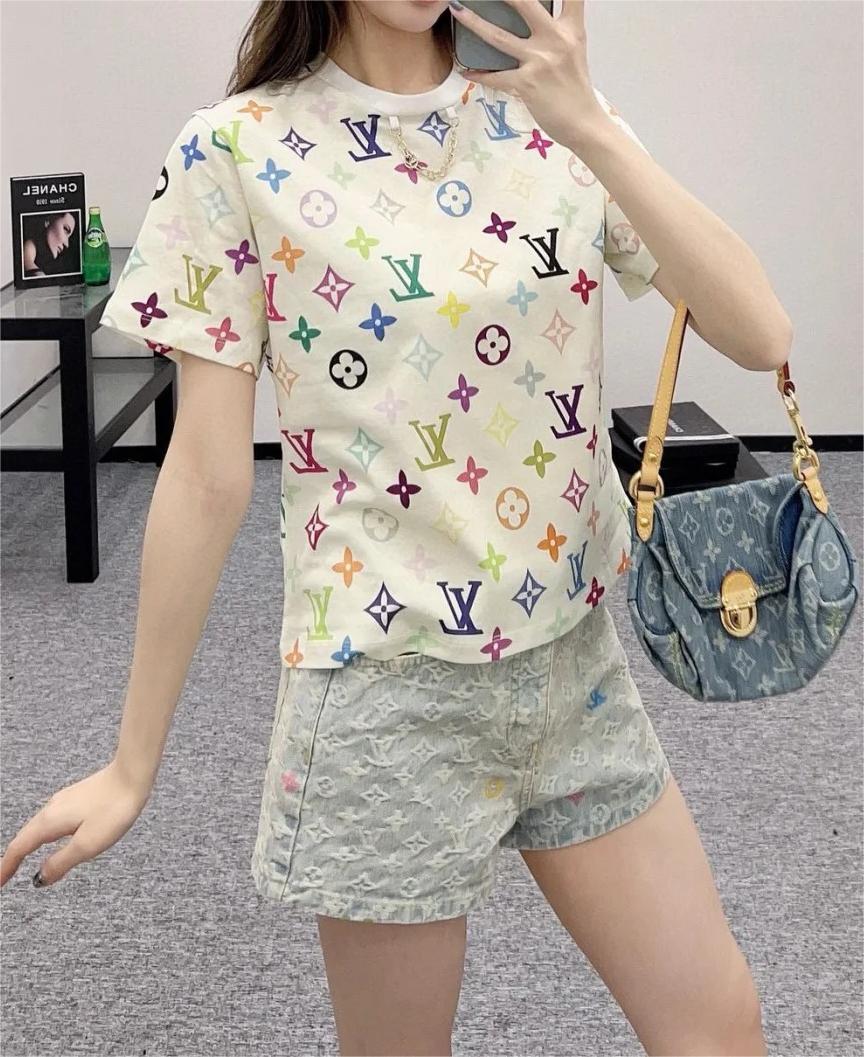 LU25SS Four Leaf Clover Letter Print Chain T-Shirt