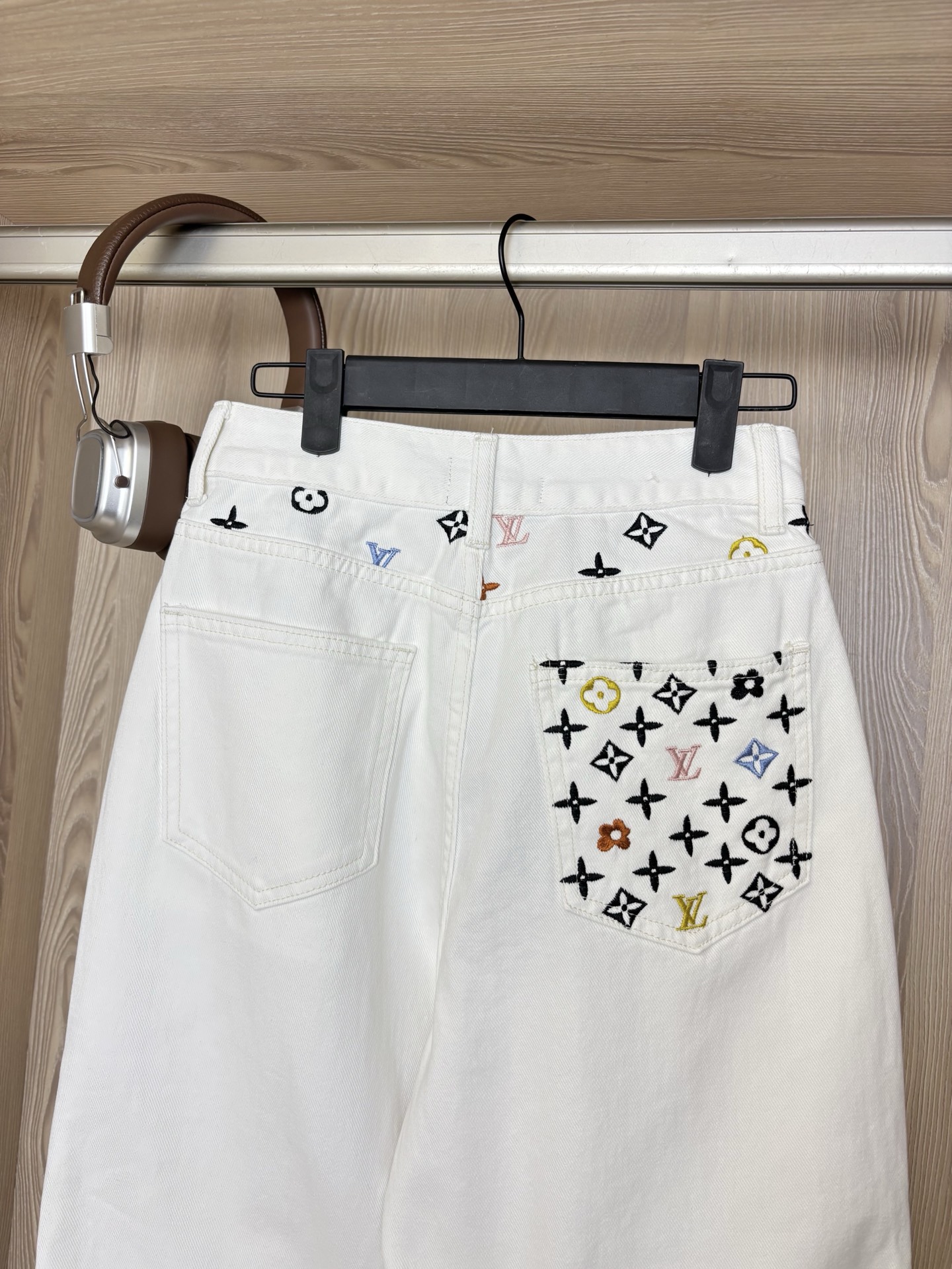 Louis vuit25SS rainbow embroidered denim straight leg jeans