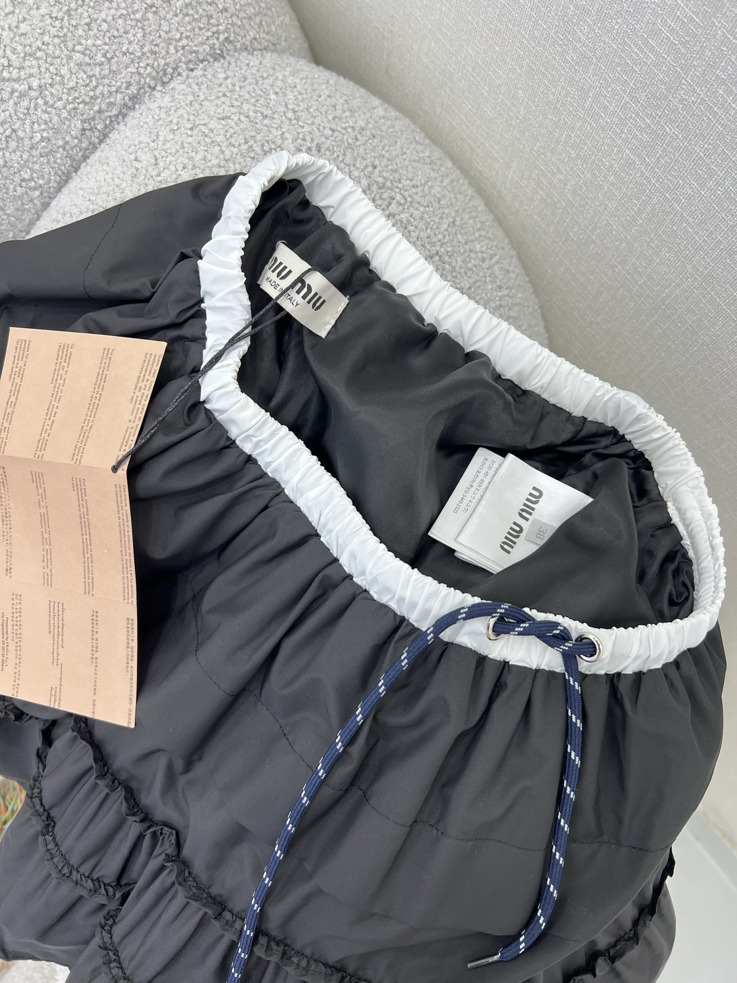 MIU25SS Clashing Colour Elasticated Waist Black Pleated Skirt