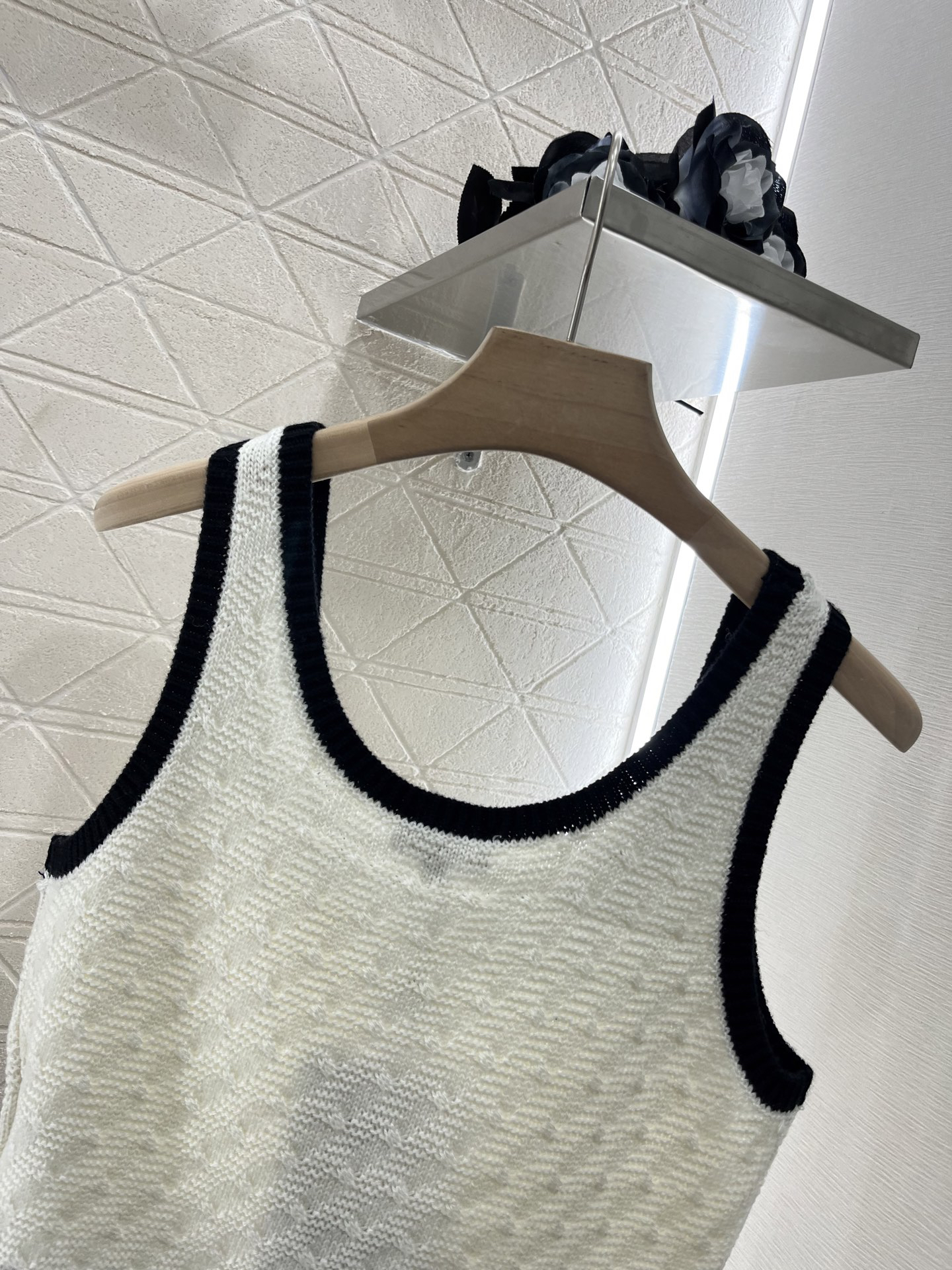 CHANE25SS Slim Fit Knit Vest