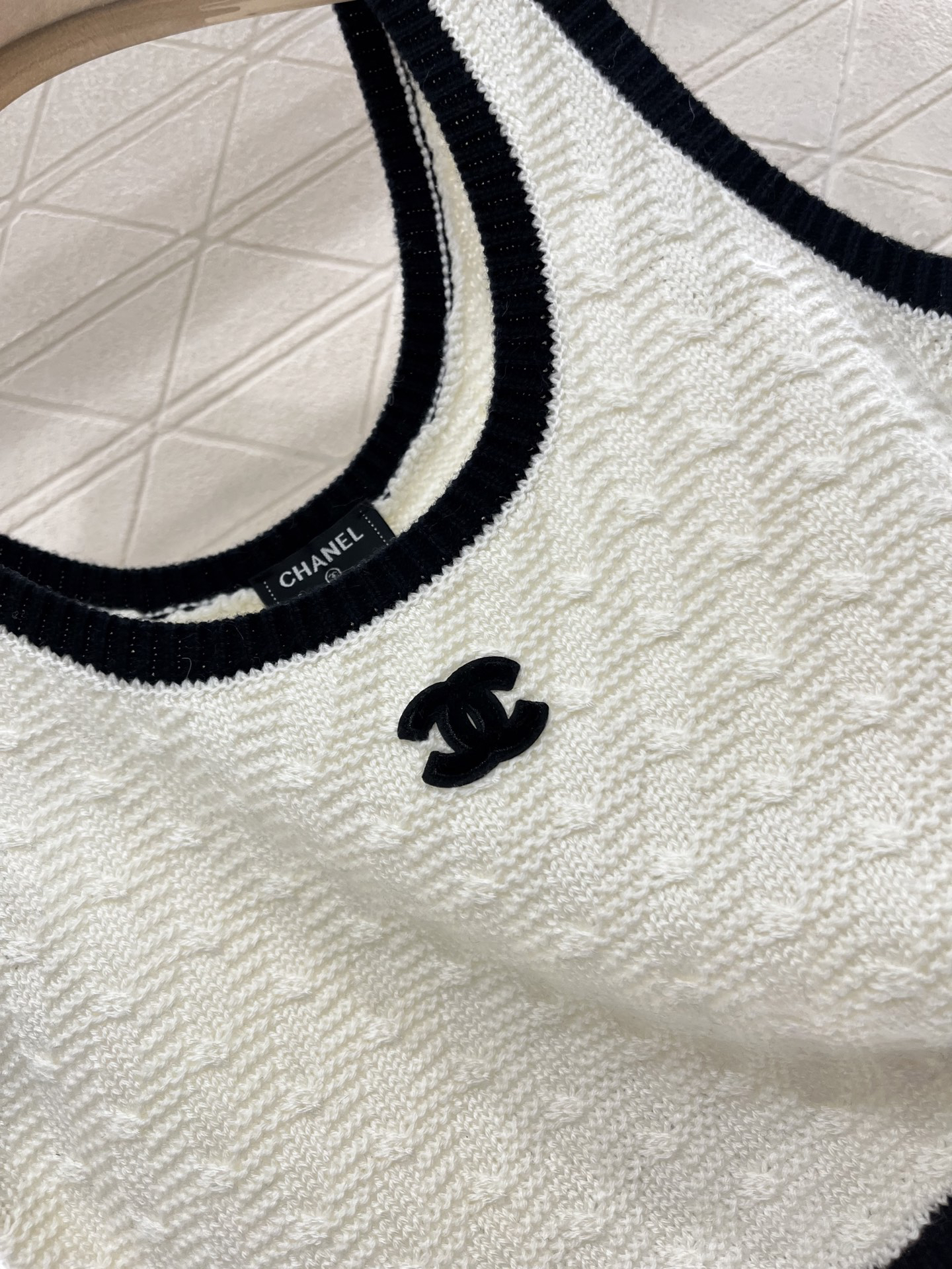 CHANE25SS Slim Fit Knit Vest