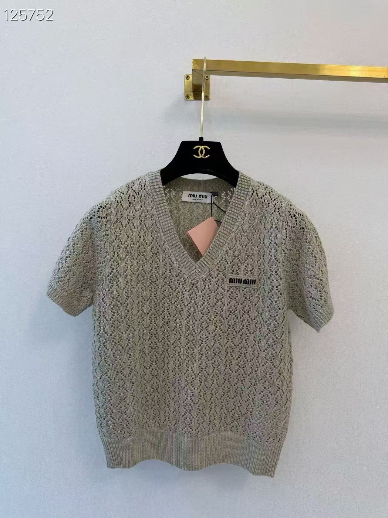 MIU Diamond-Open-Knit V-Neck Short-Sleeve Top.