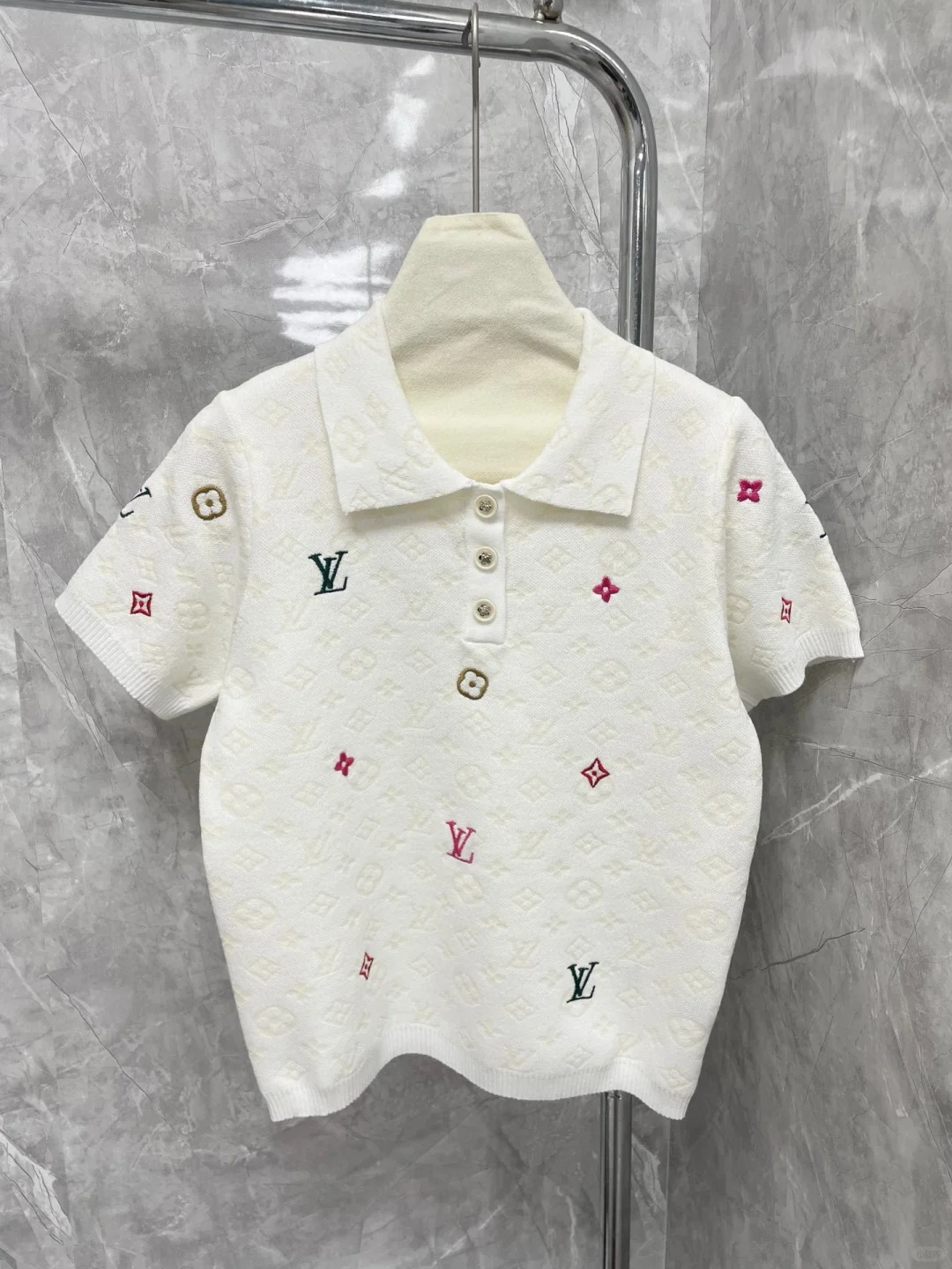 Louis Vuit25SS Embroidered Embossed Textured Lapel T-Shirt