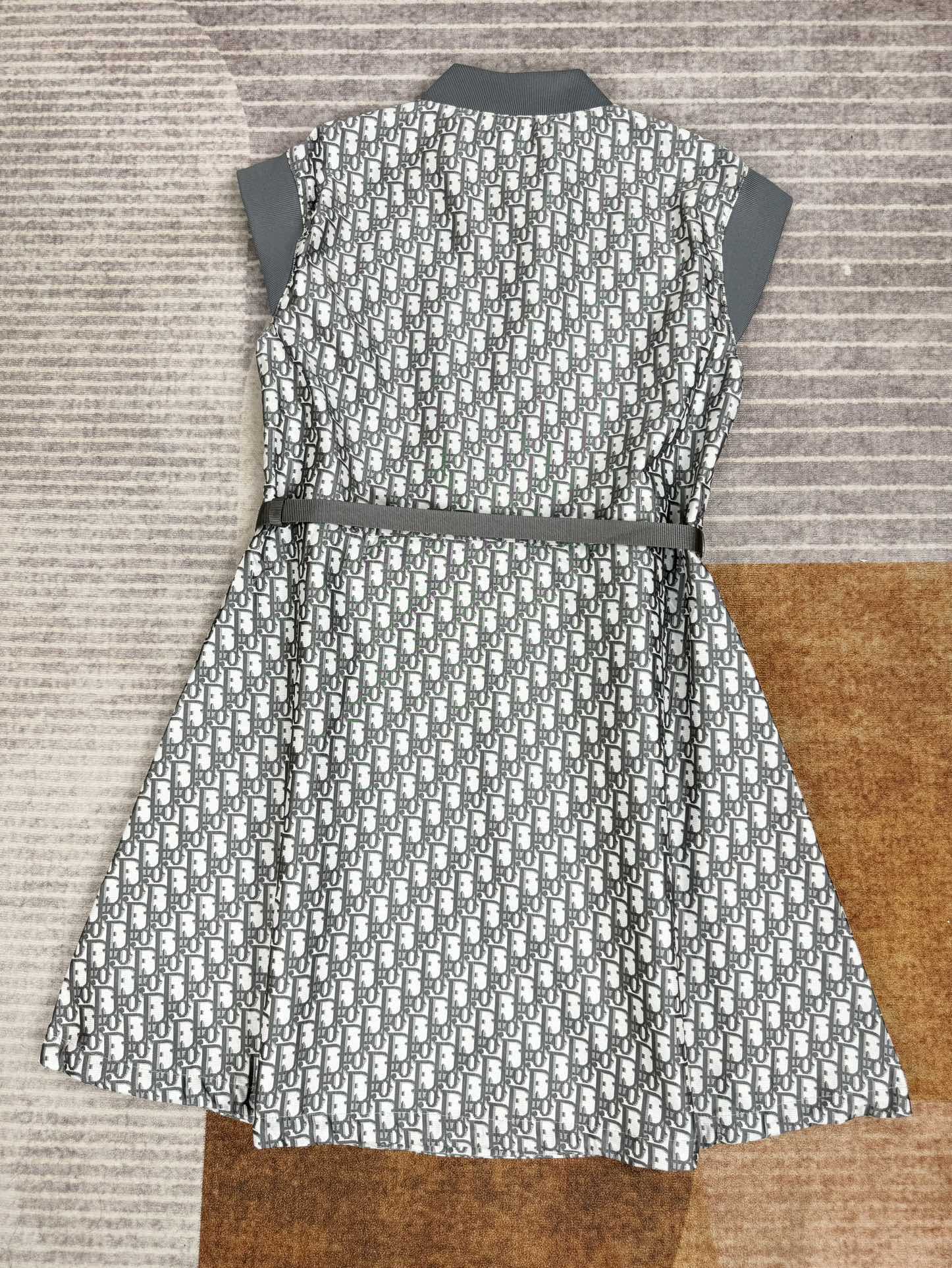 DOR Slim fit presbyopia dress