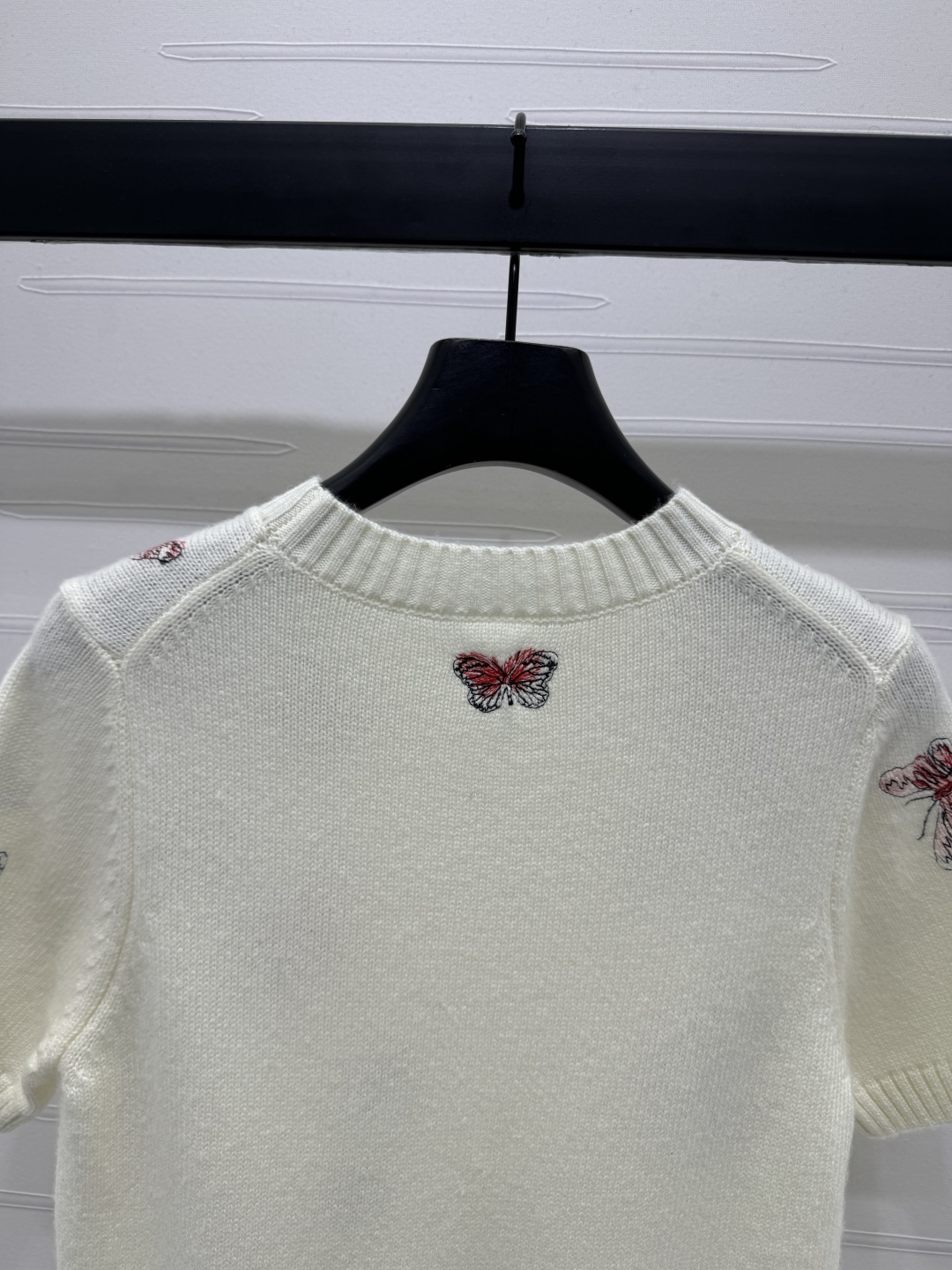 DIO25SS Butterfly Embroidery Round Neck Knit Short Sleeve T-Shirt