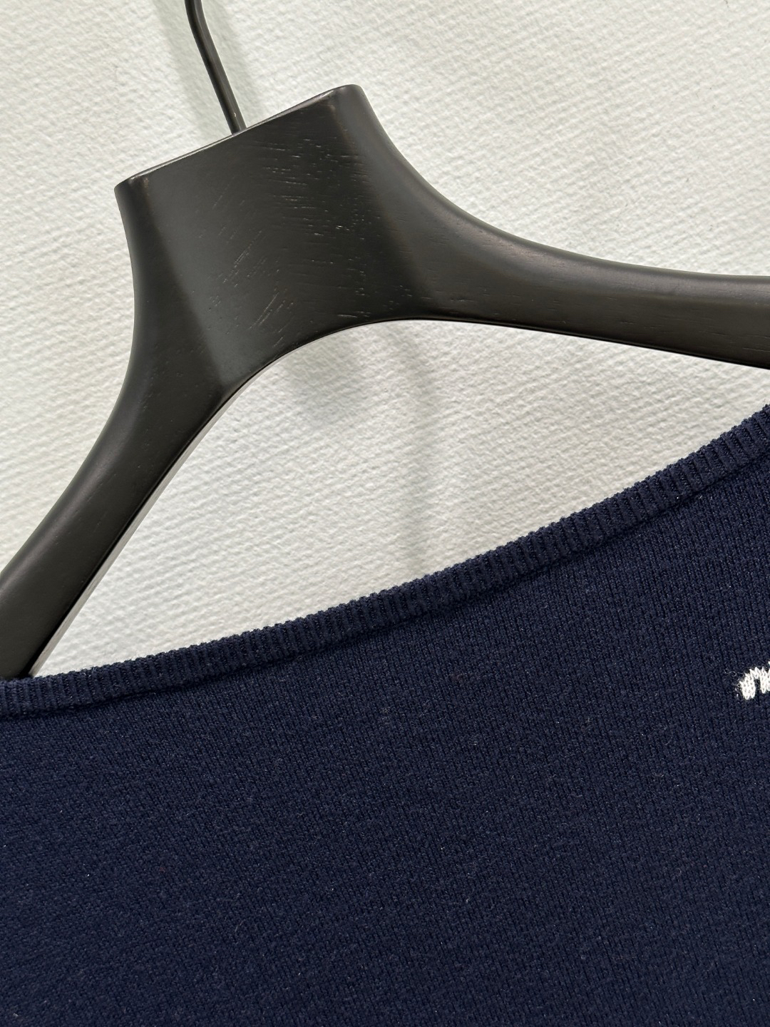 MIU25SS Logo Cashmere One Shoulder Long Sleeve Top