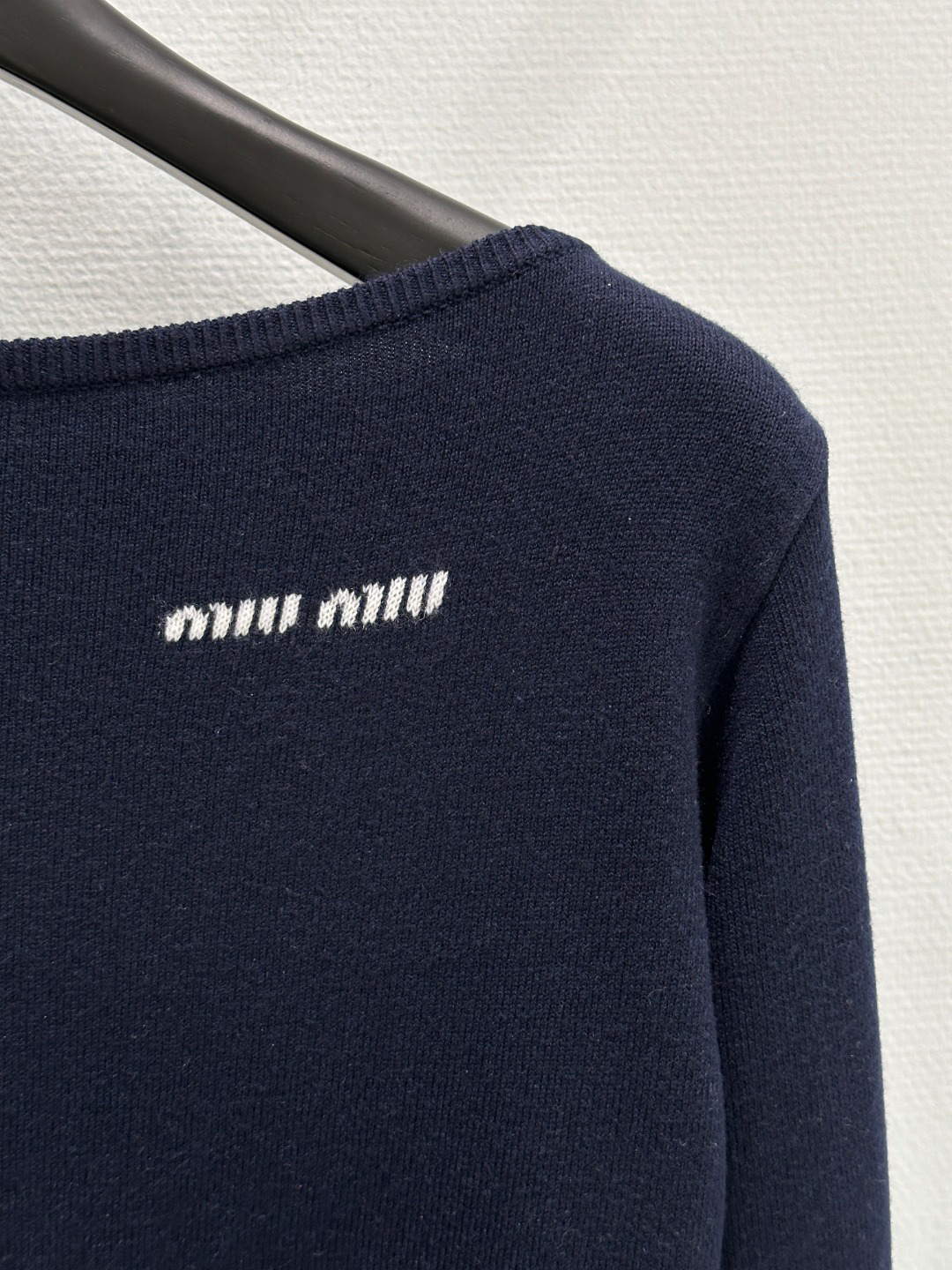 MIU25SS Logo Cashmere One Shoulder Long Sleeve Top