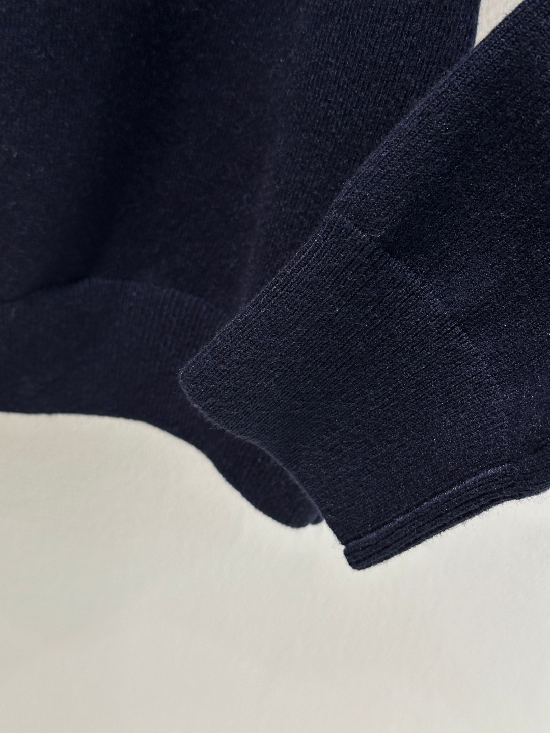 MIU25SS Logo Cashmere One Shoulder Long Sleeve Top