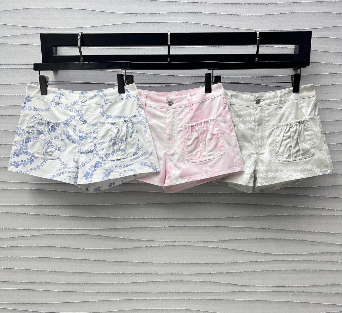 CHANE25SS Printed Pocket Denim Shorts