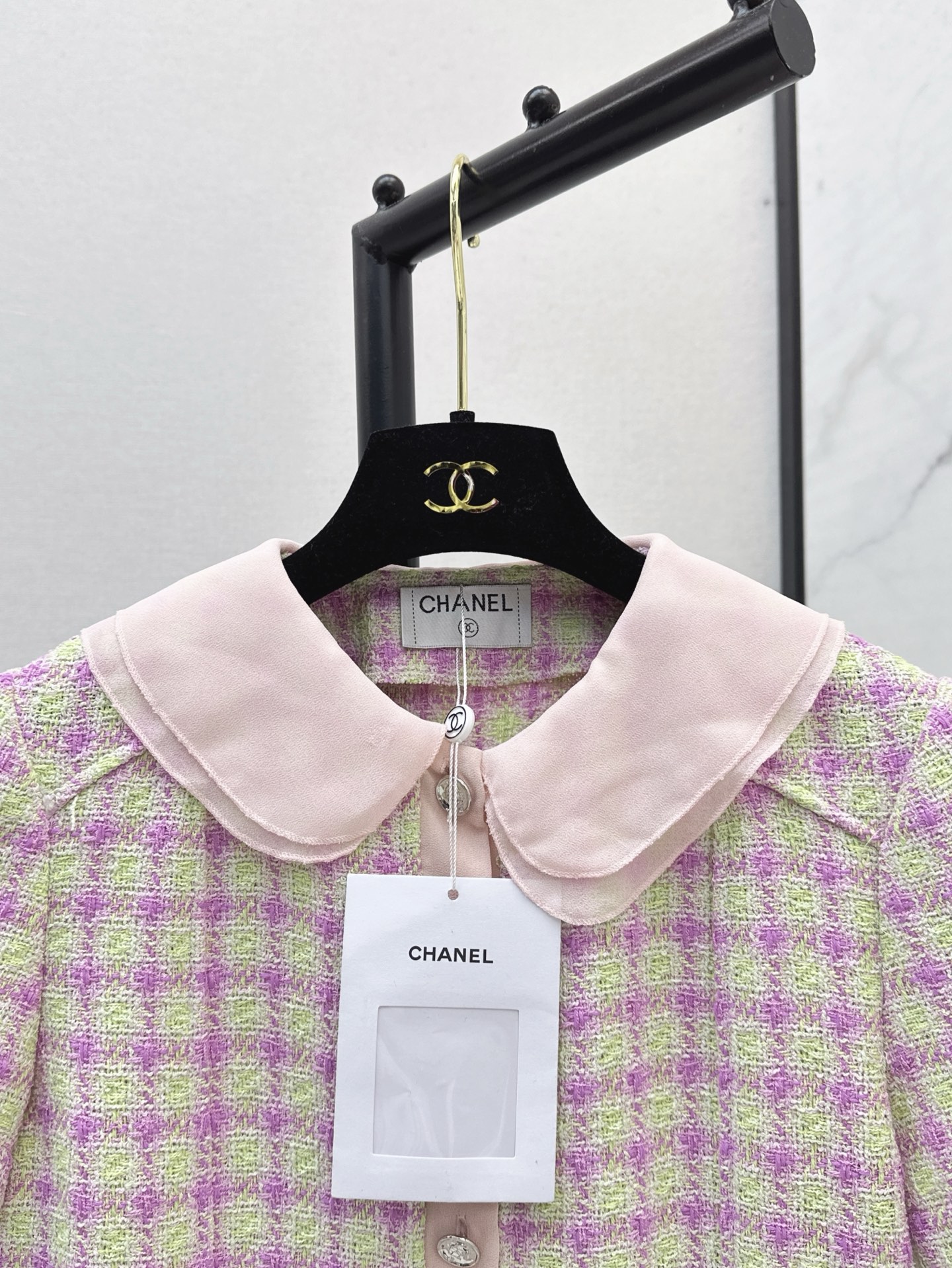 CHANE25SS Doll Neck Short Sleeve Tweed Top