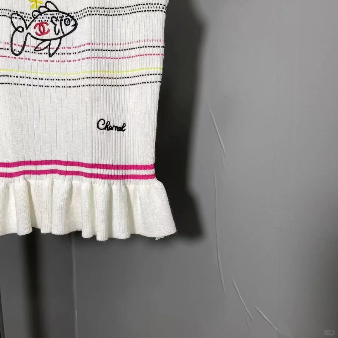 CHANE25SS Little Fish Stripe Stretch Knit Cami Tank Top