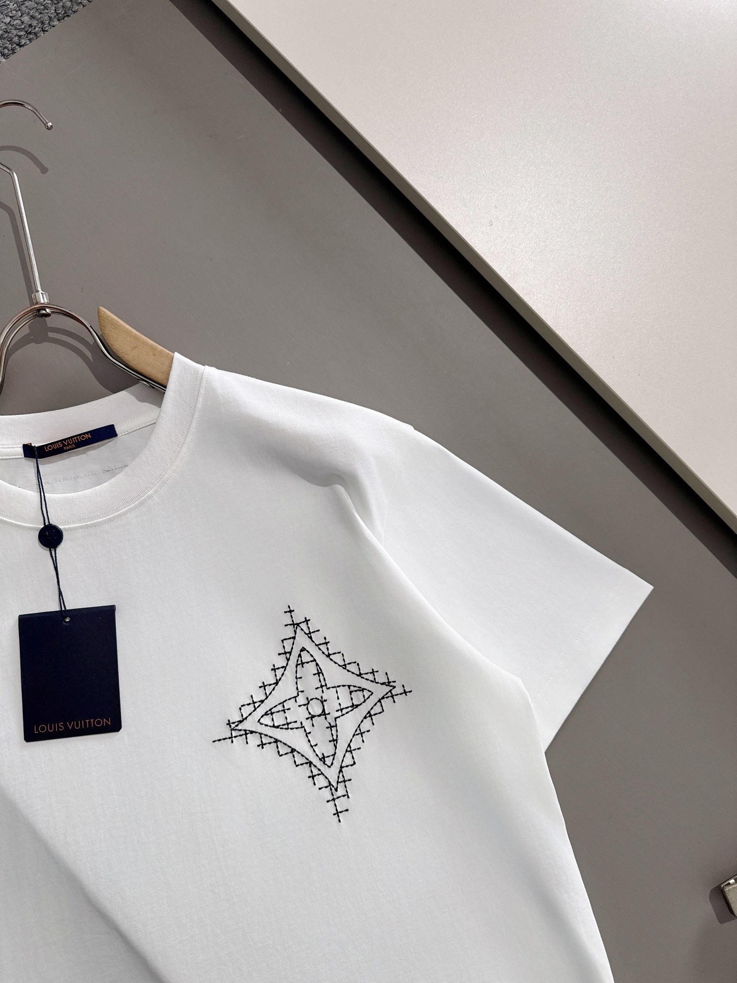 1V short-sleeved shirt