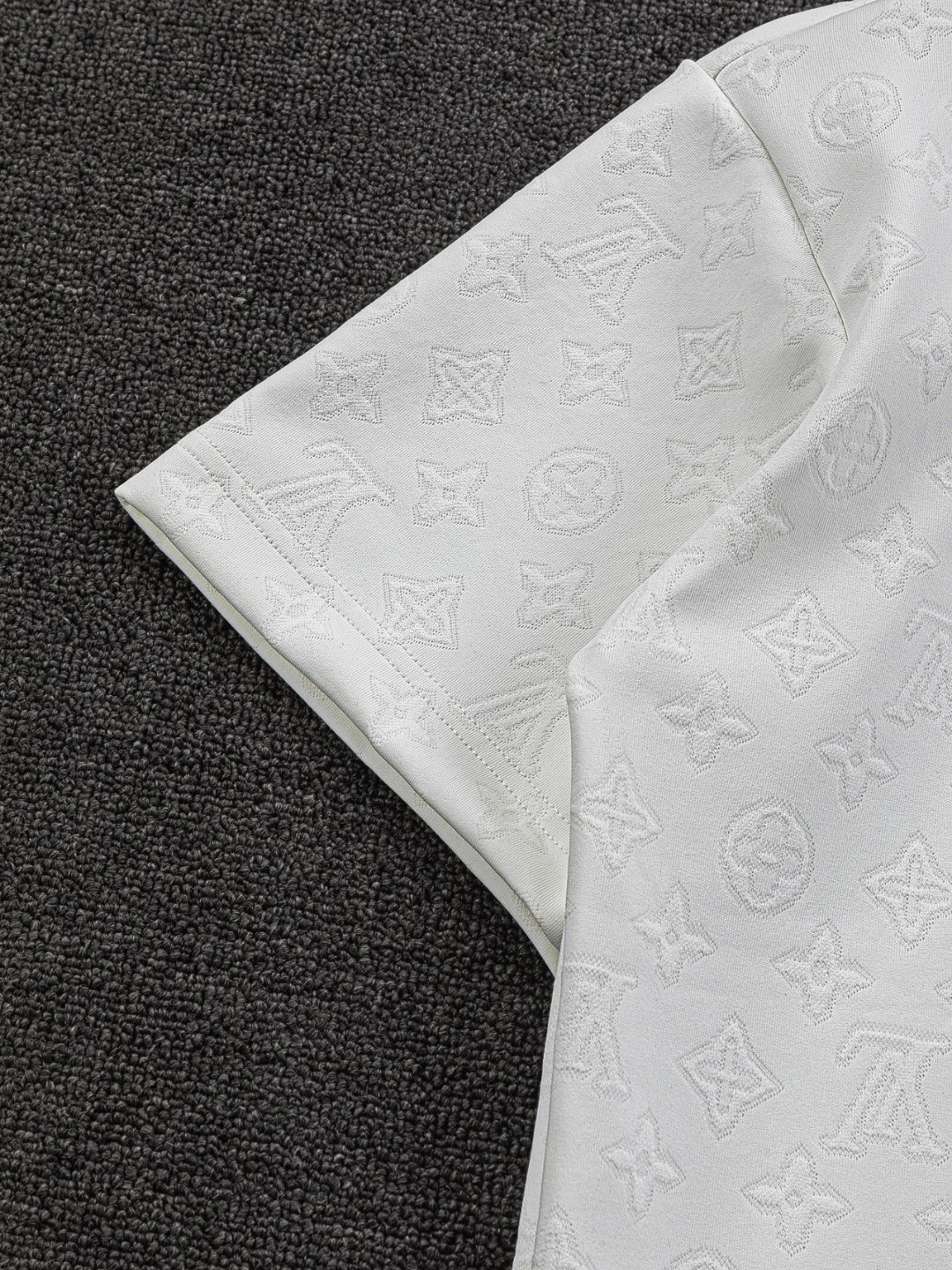 1V short-sleeved shirt