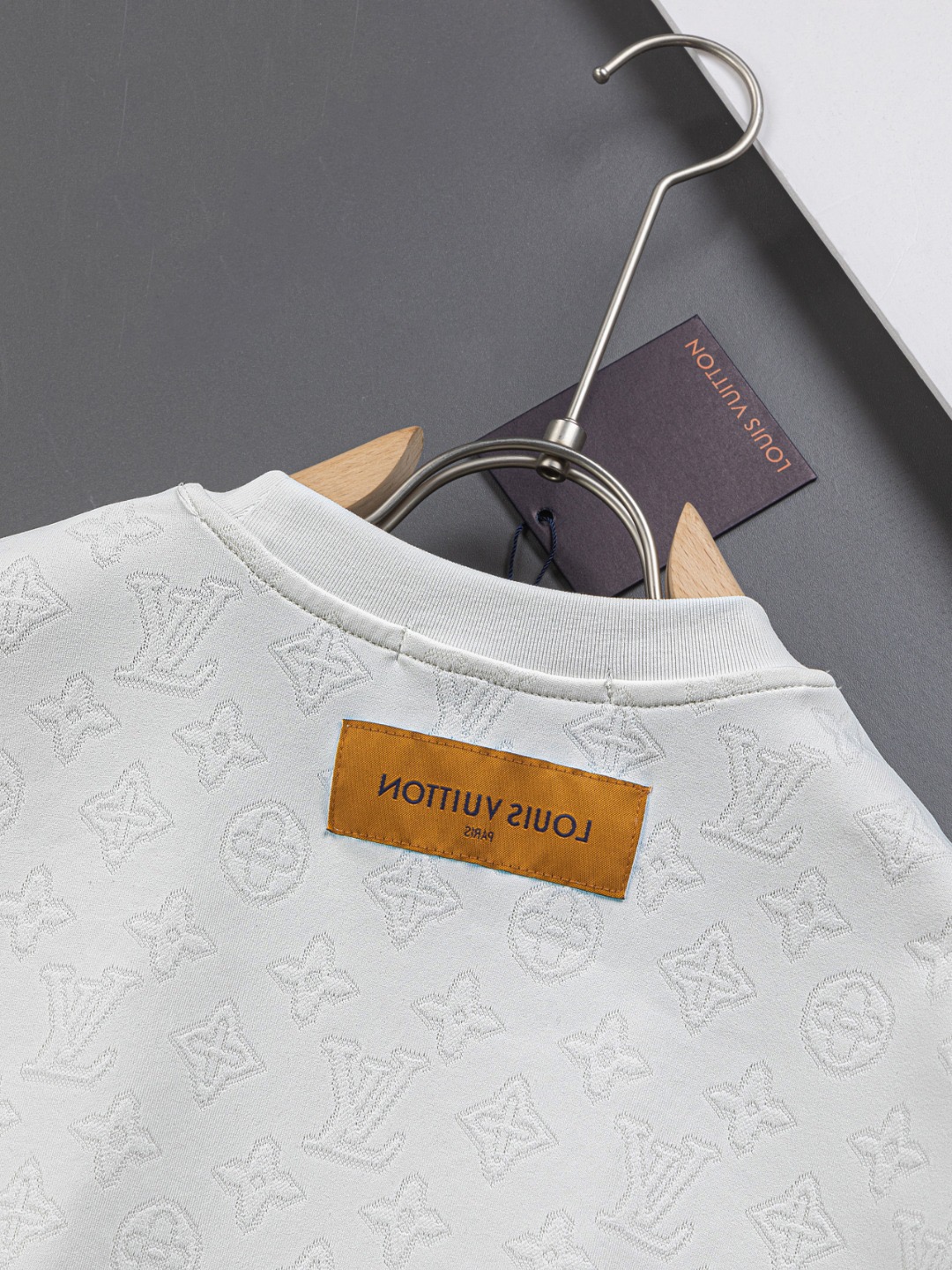 1V short-sleeved shirt