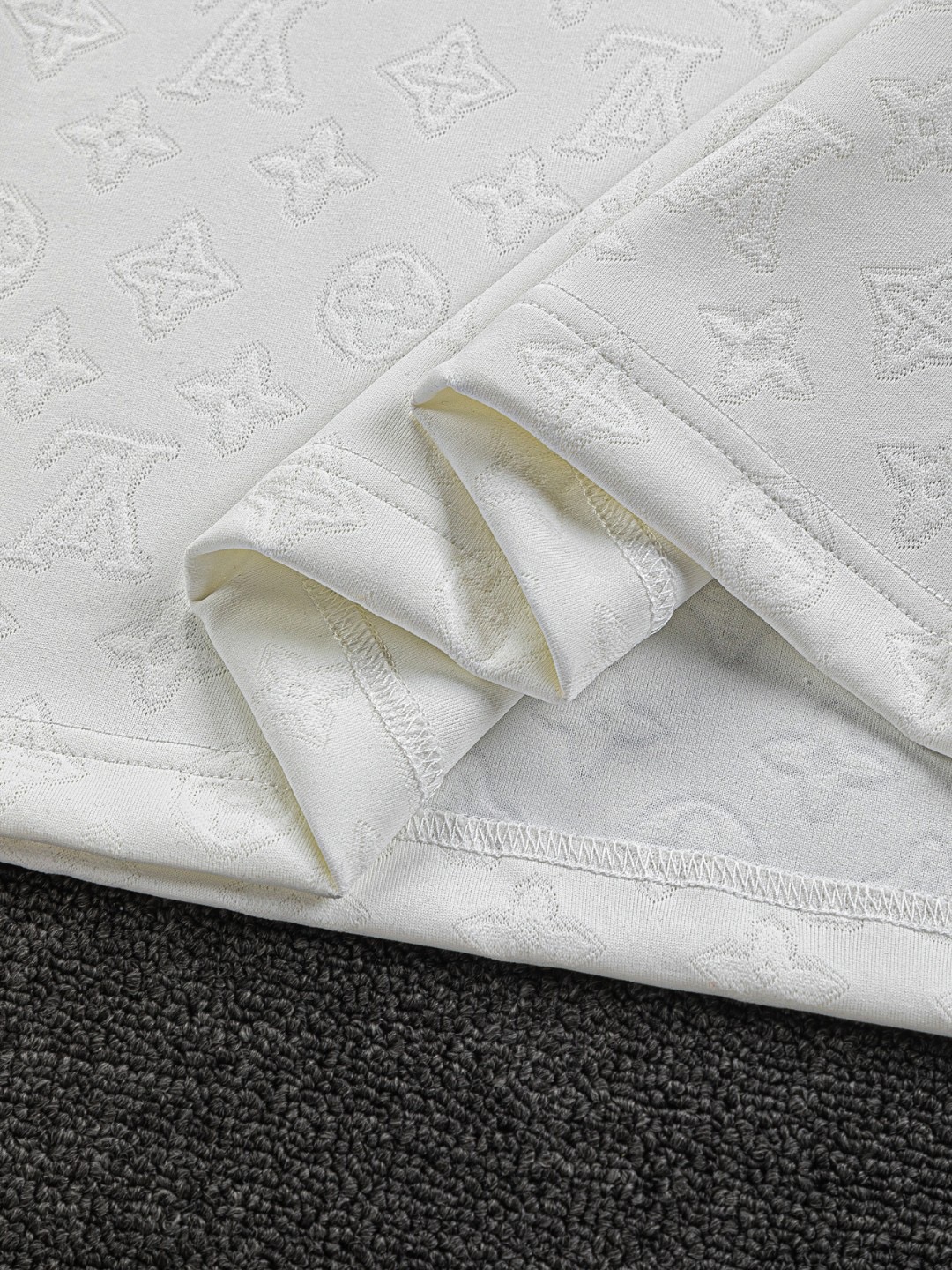 1V short-sleeved shirt