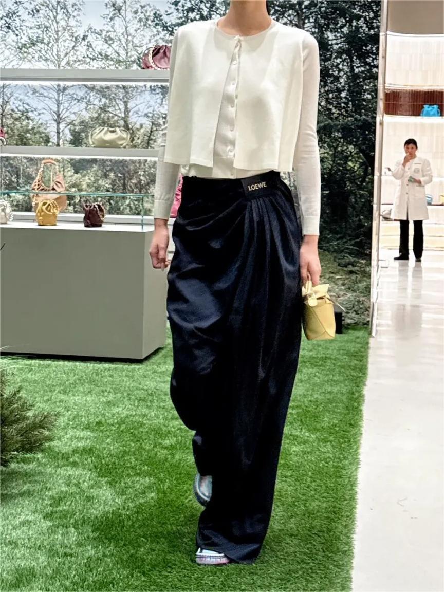 LOE25SS High-Waisted Pleated Pants