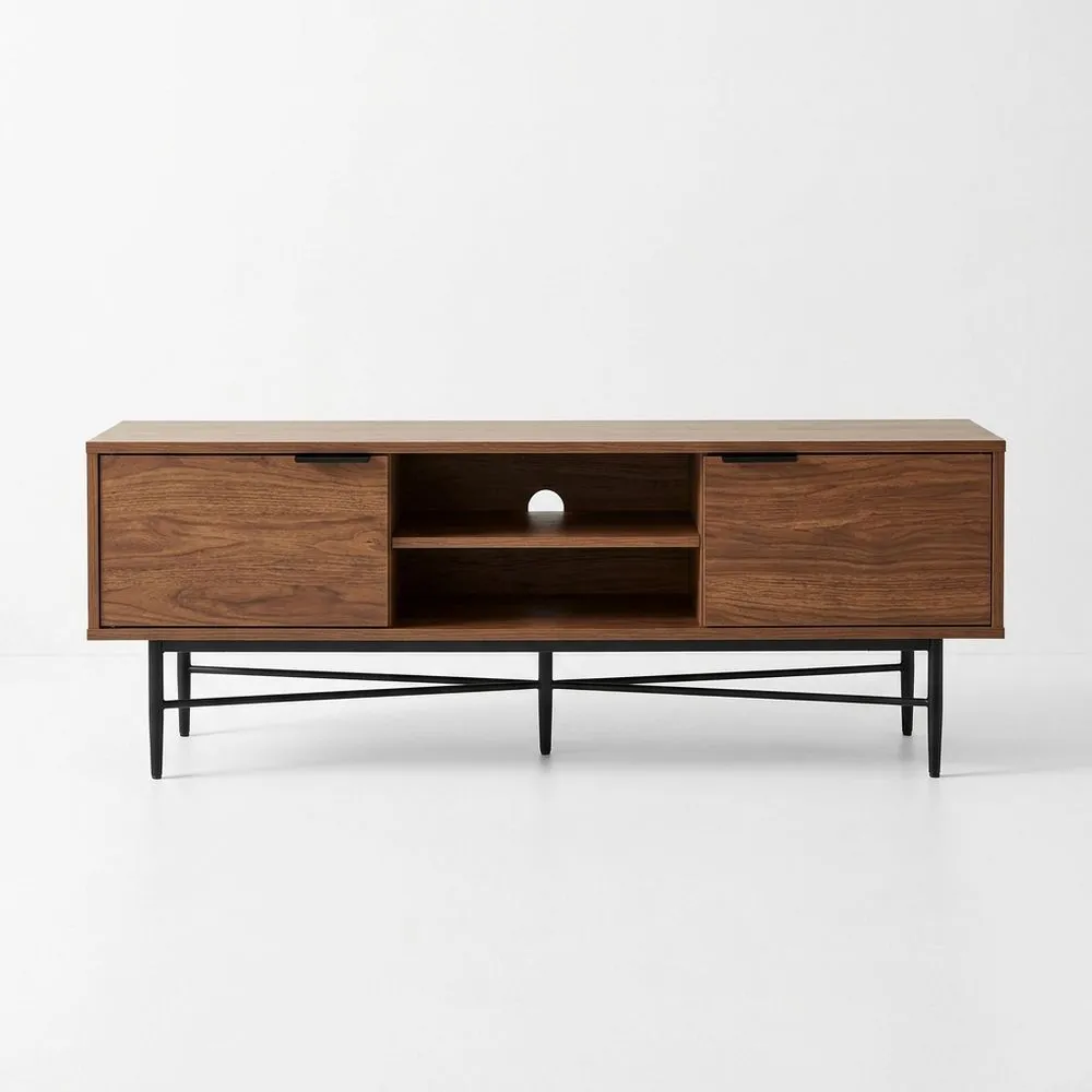 TV-Lowboard aus Nussbaum und schwarzem pulverbeschichtetem Stahl, Länge 150 cm x Breite 45 cm x Höhe 40 cm