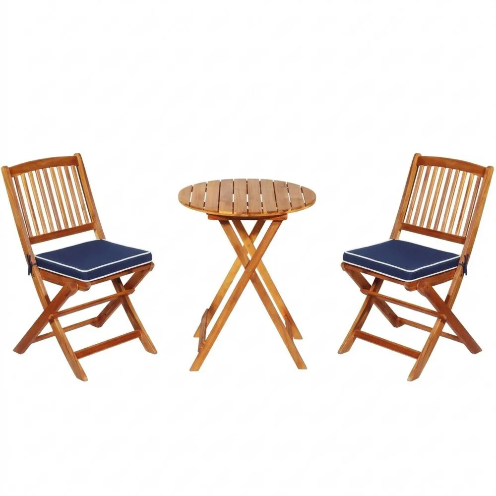 Set da giardino in acacia con tavolo e sedie pieghevoli e cuscini blu.