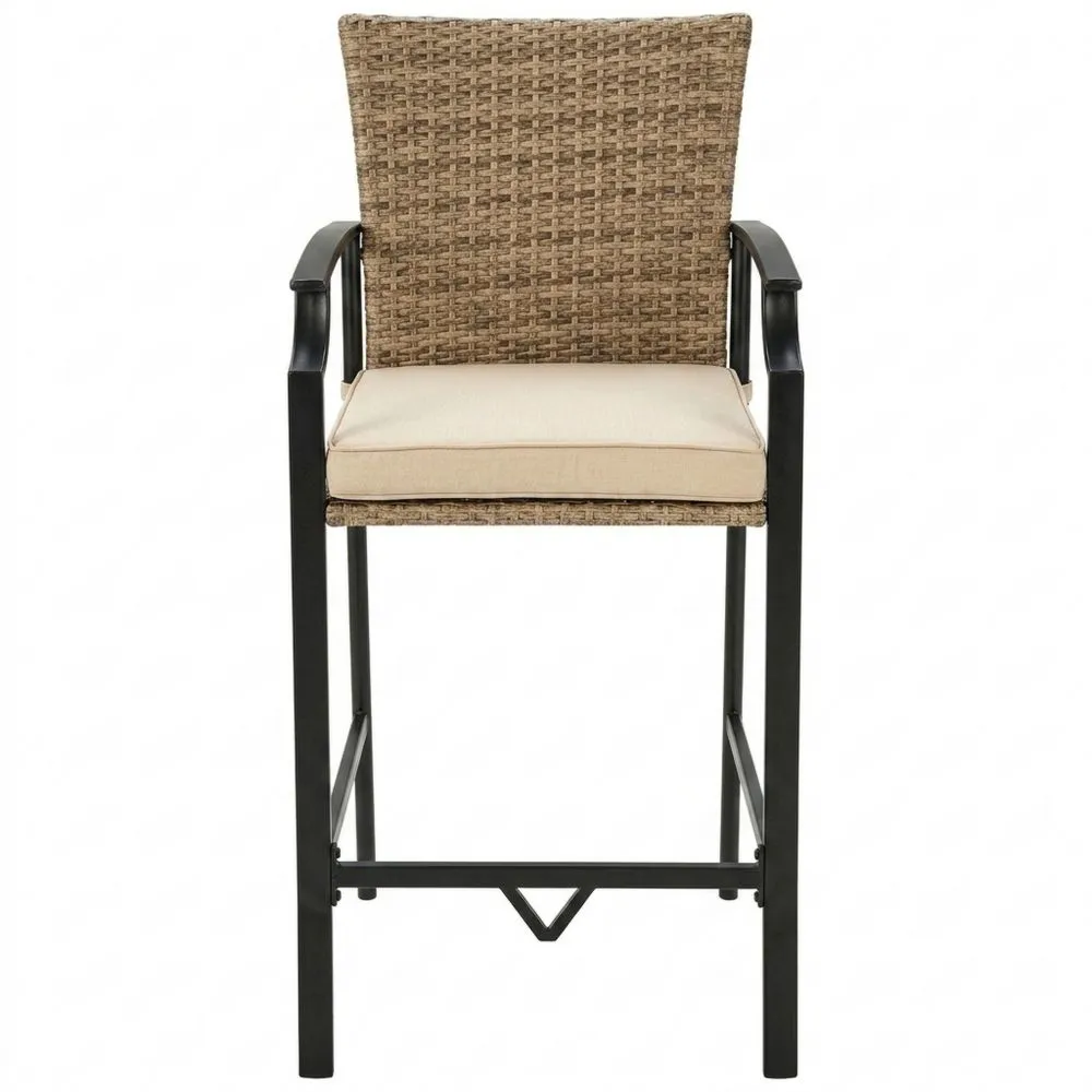 Sgabelli da bar in rattan con struttura in acciaio e cuscini in poliestere