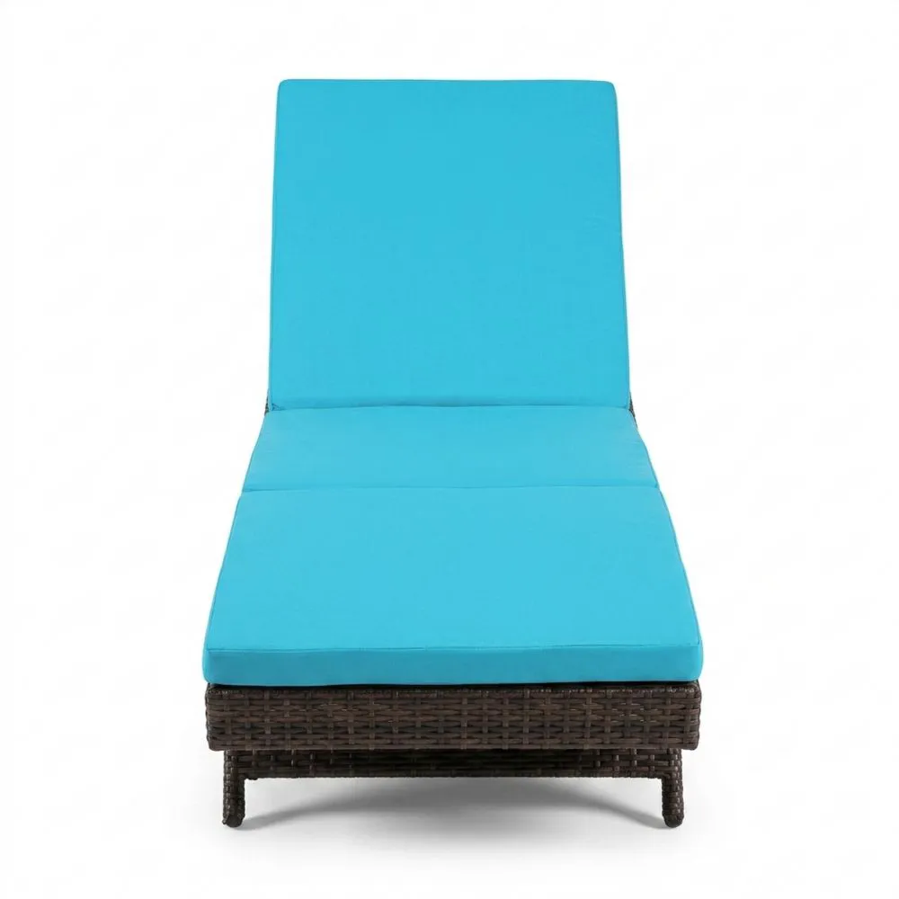 Lettino prendisole in rattan con cuscino turchese