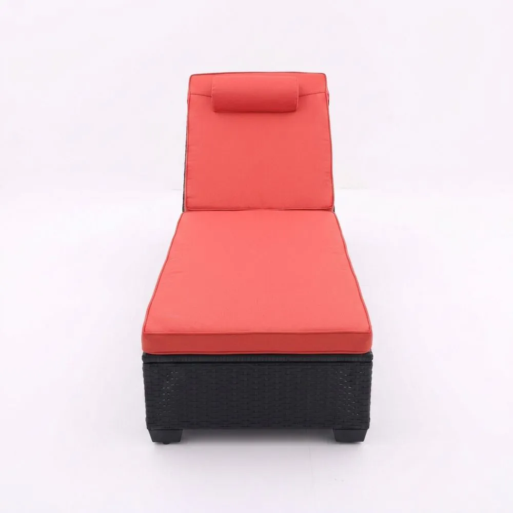 Lettino prendisole in rattan con cuscini impermeabili rossi