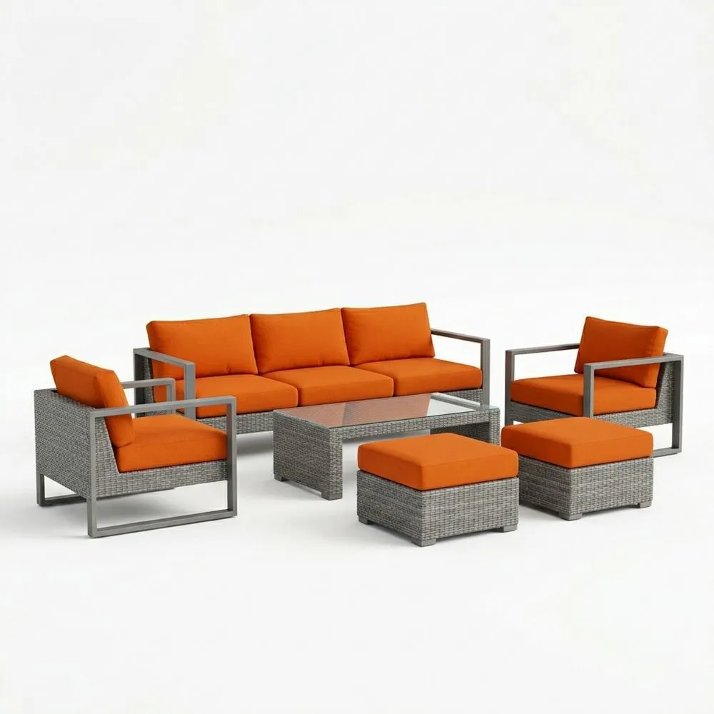 Rattan-Garten-Sofa-Set mit Glastisch und orangen Kissen, Aluminiumrahmen