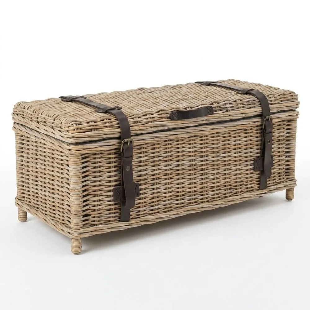 Beige Aufbewahrungsbox aus Rattan mit Lederriemen