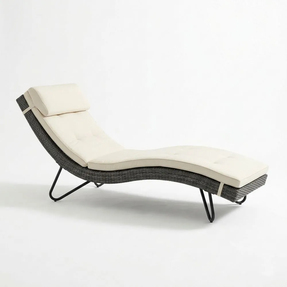 Lettino prendisole in rattan sintetico e acciaio con cuscino