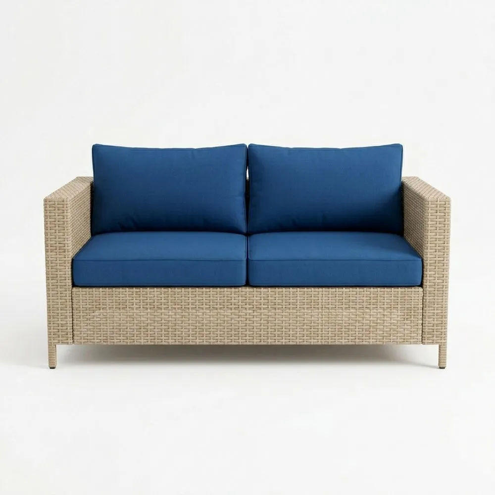 Divano a due posti in rattan con cuscini blu