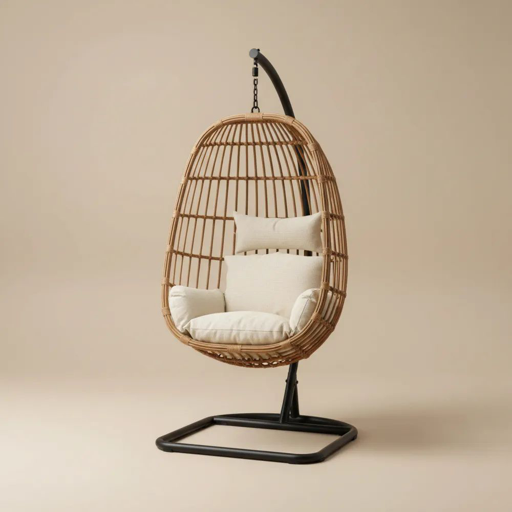 Silla Colgante de Ratán con Cojines de Algodón Crema y Base de Acero Galvanizado Negro