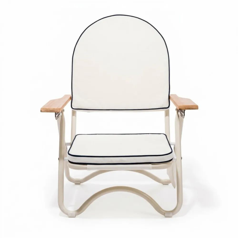 Silla plegable de acero con reposabrazos de teca y asiento de tela de poliéster blanco-Casaluxeeu