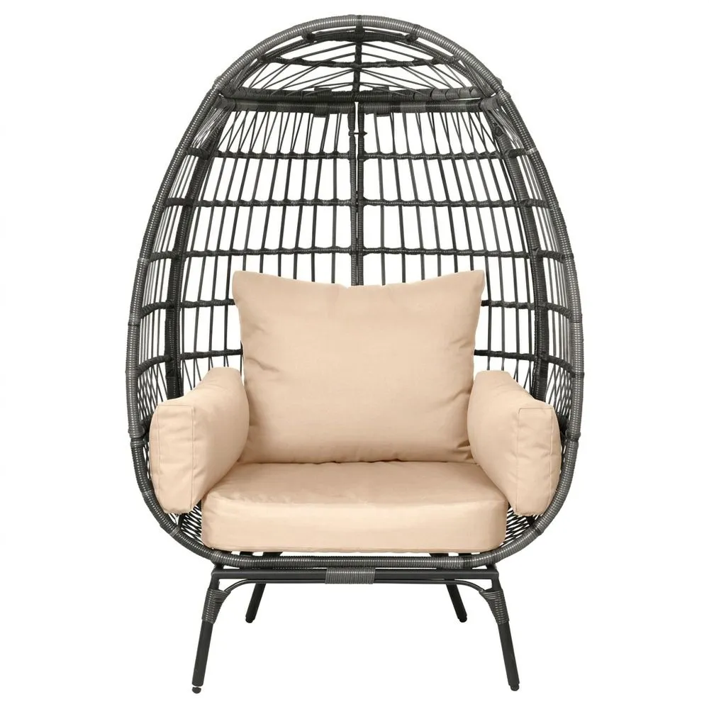 Sedia a uovo in rattan sintetico grigio con cuscini crema