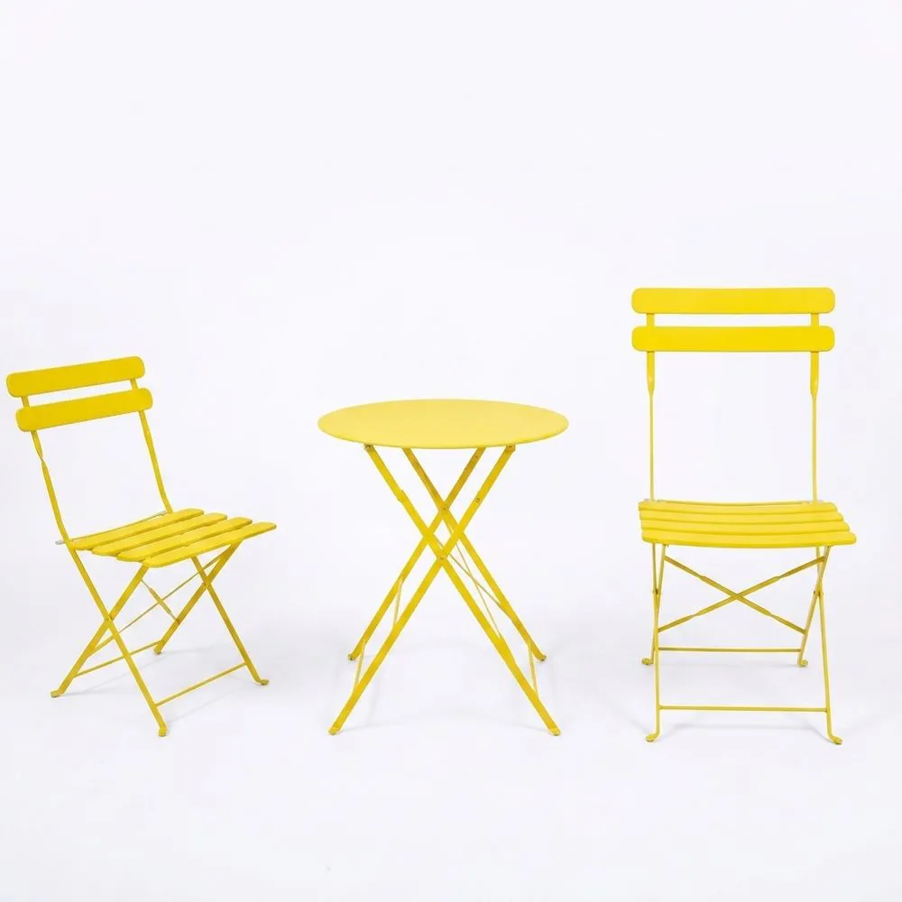 Tavolo rotondo in alluminio verniciato di giallo e 2 sedie pieghevoli.