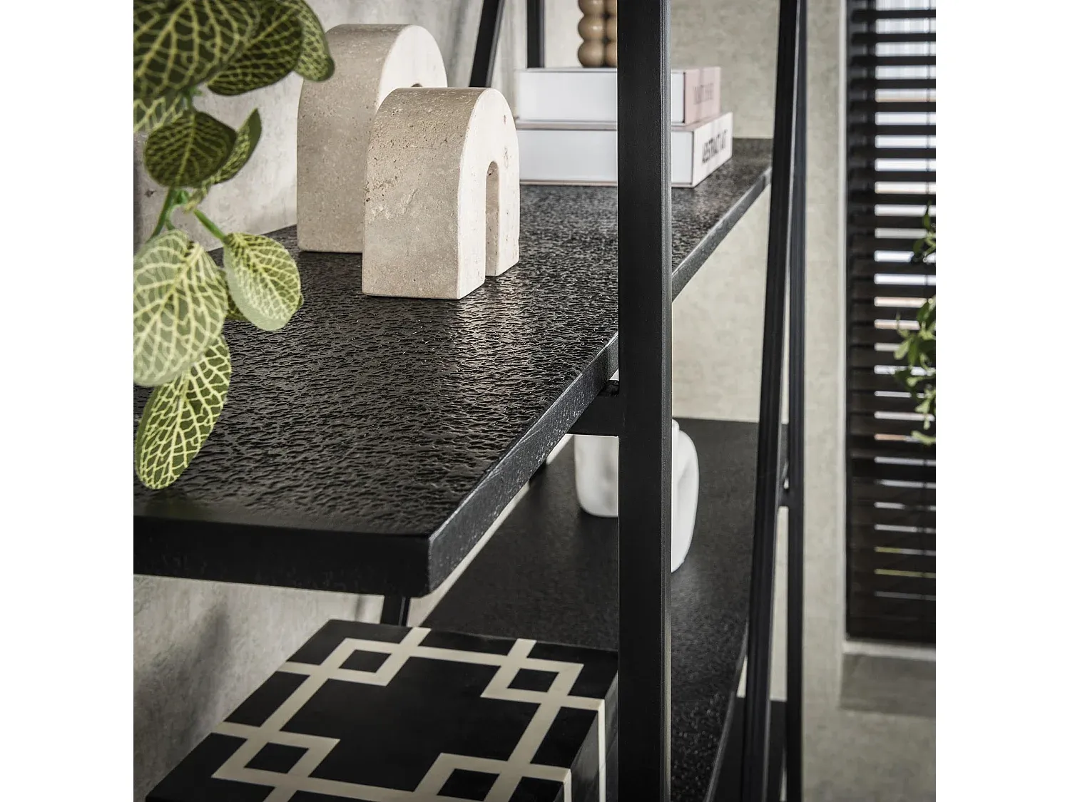 Modernes Wandregal mit 5 Ebenen in Grau