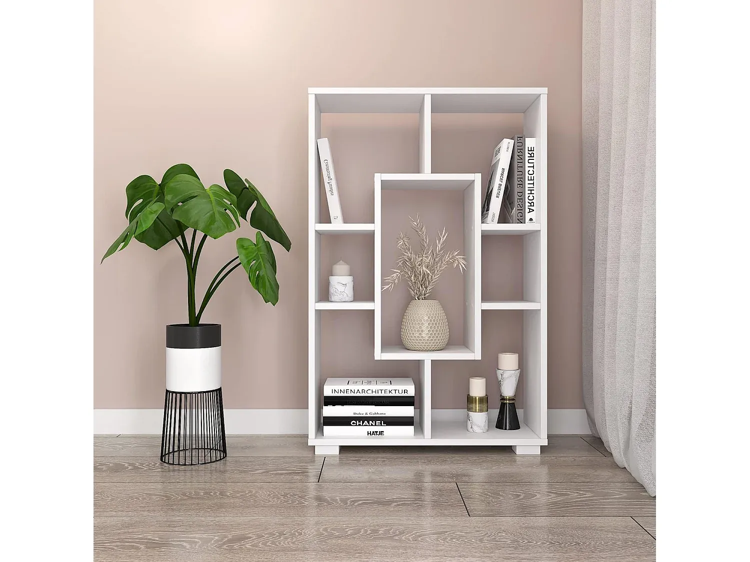 Weißes Holzregal aus Spanplatte