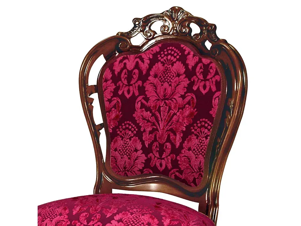 Esszimmerstuhl im klassischen Barockdesign mit Verzierungsmuster