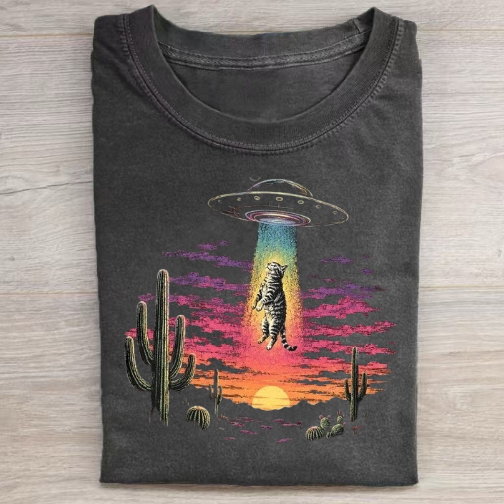 Vintage Desert UFO Cat Graphic T-Shirt