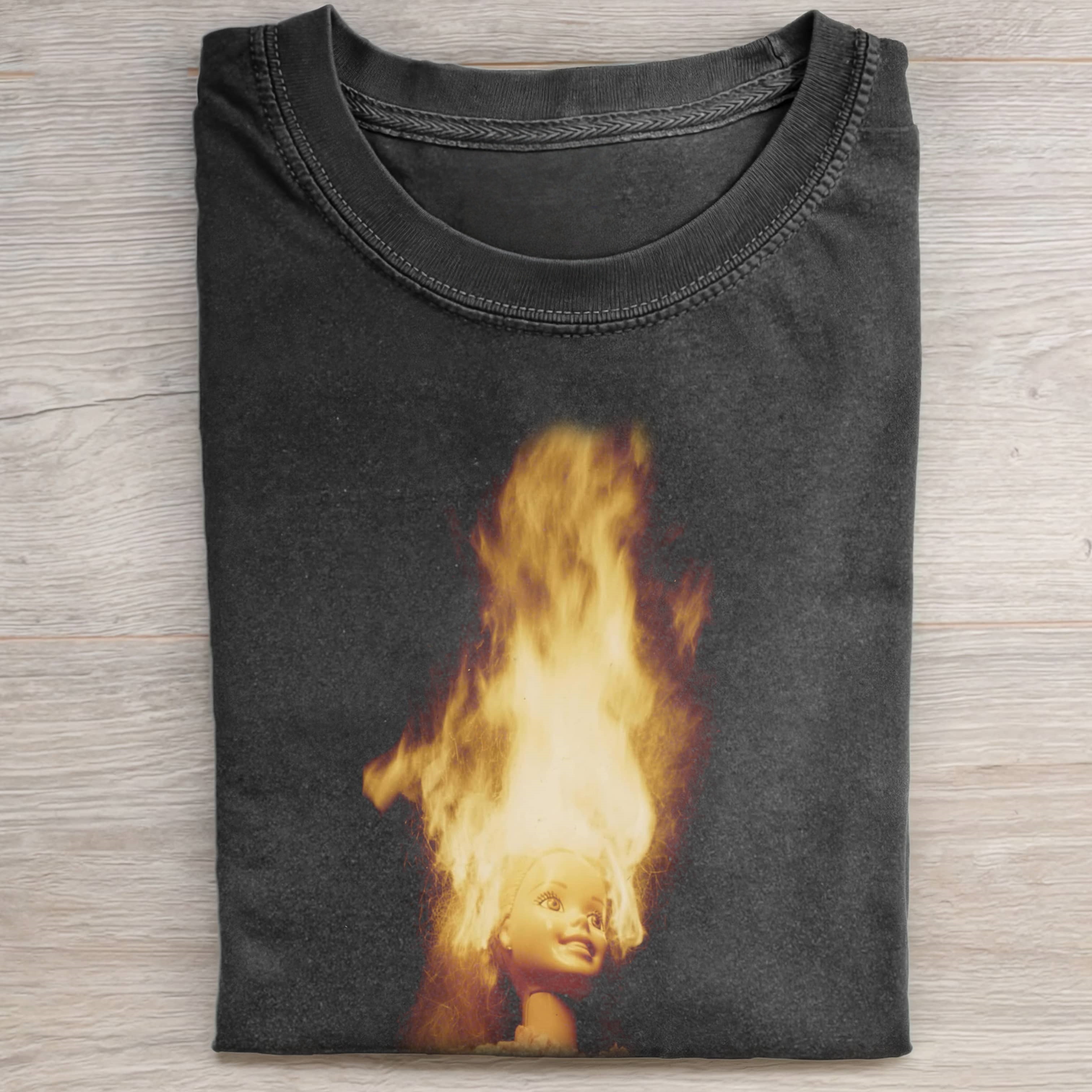 BURNING Funny Doll Face GIRL SHORT-SLEEVED T-SHIRTS