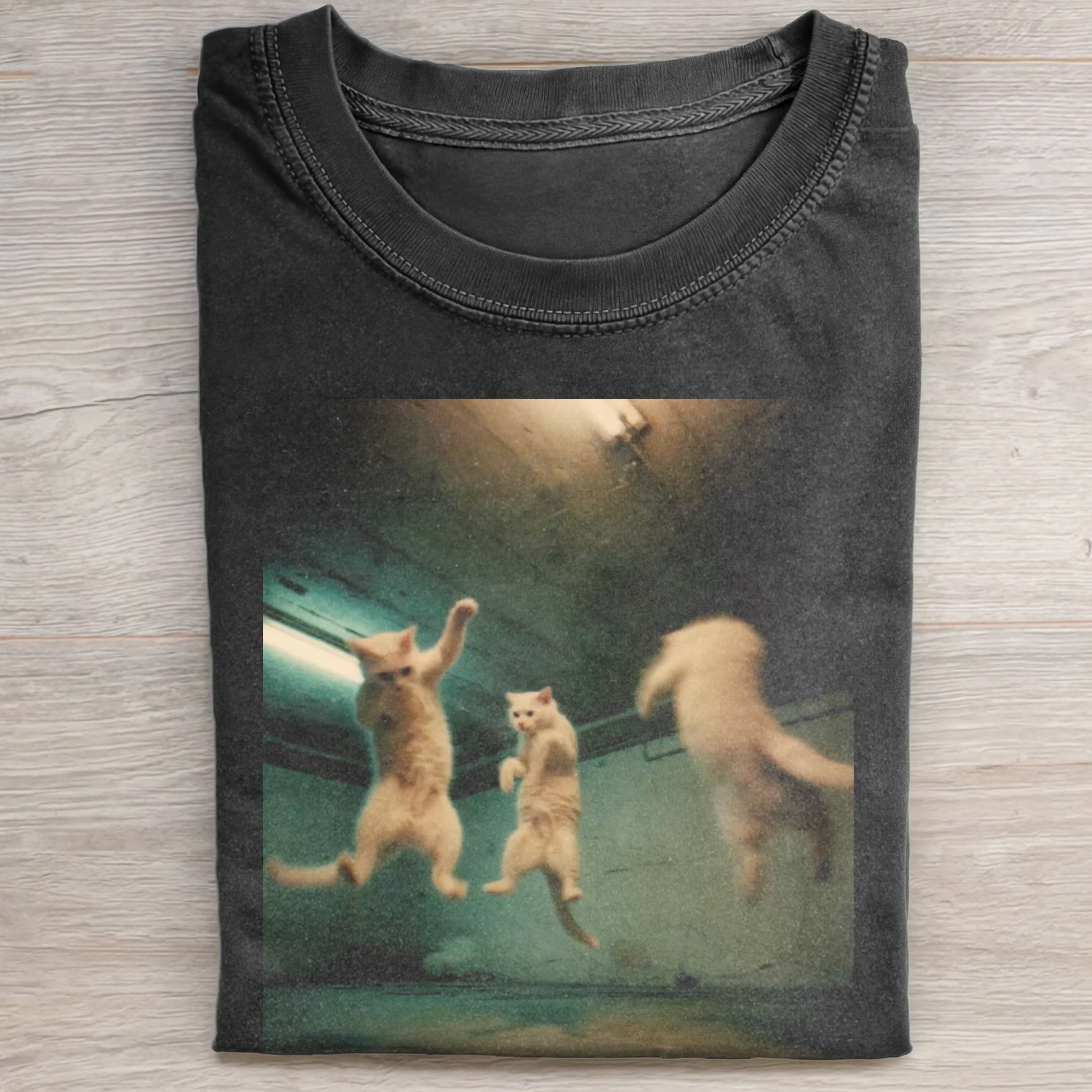 THREE CATS JUMPING T-SHIRT