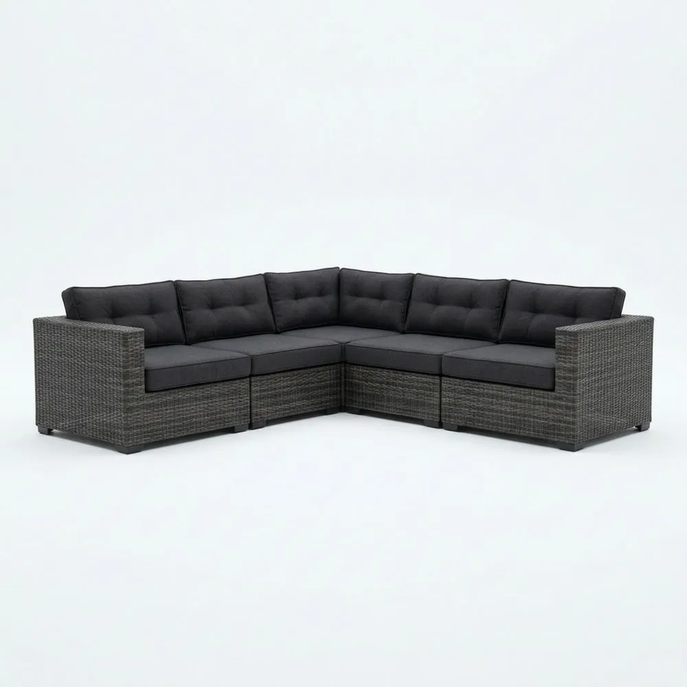 Sofá Seccional de Esquina en Rattán Sintético Gris con Cojines Negros