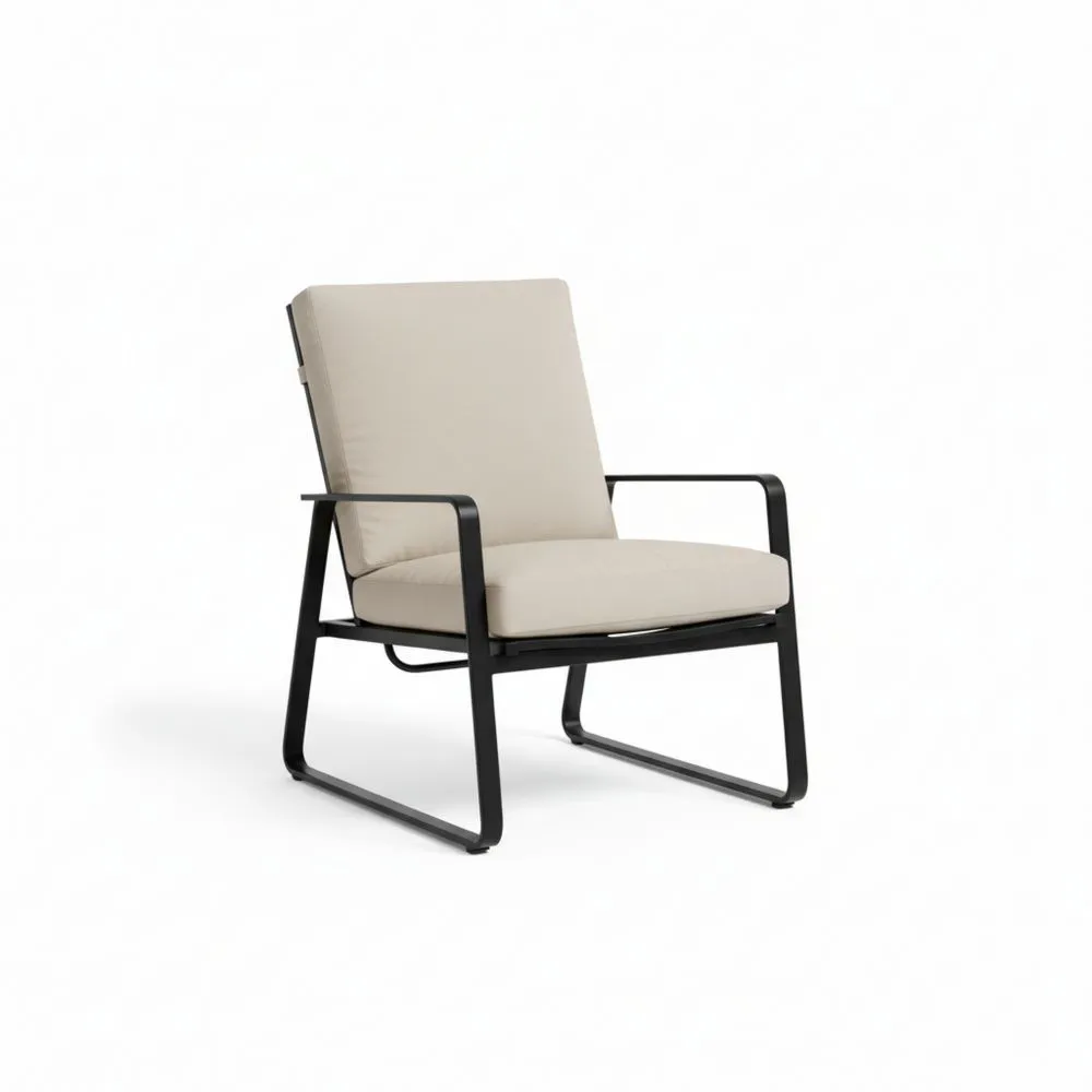 Silla de exterior de acero al carbono con cojines de poliéster Crema