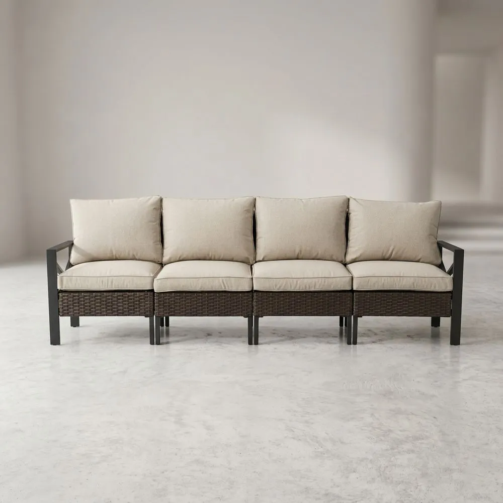 Sofá modular de ratán sintético y acero con cojines beige de 4 plazas