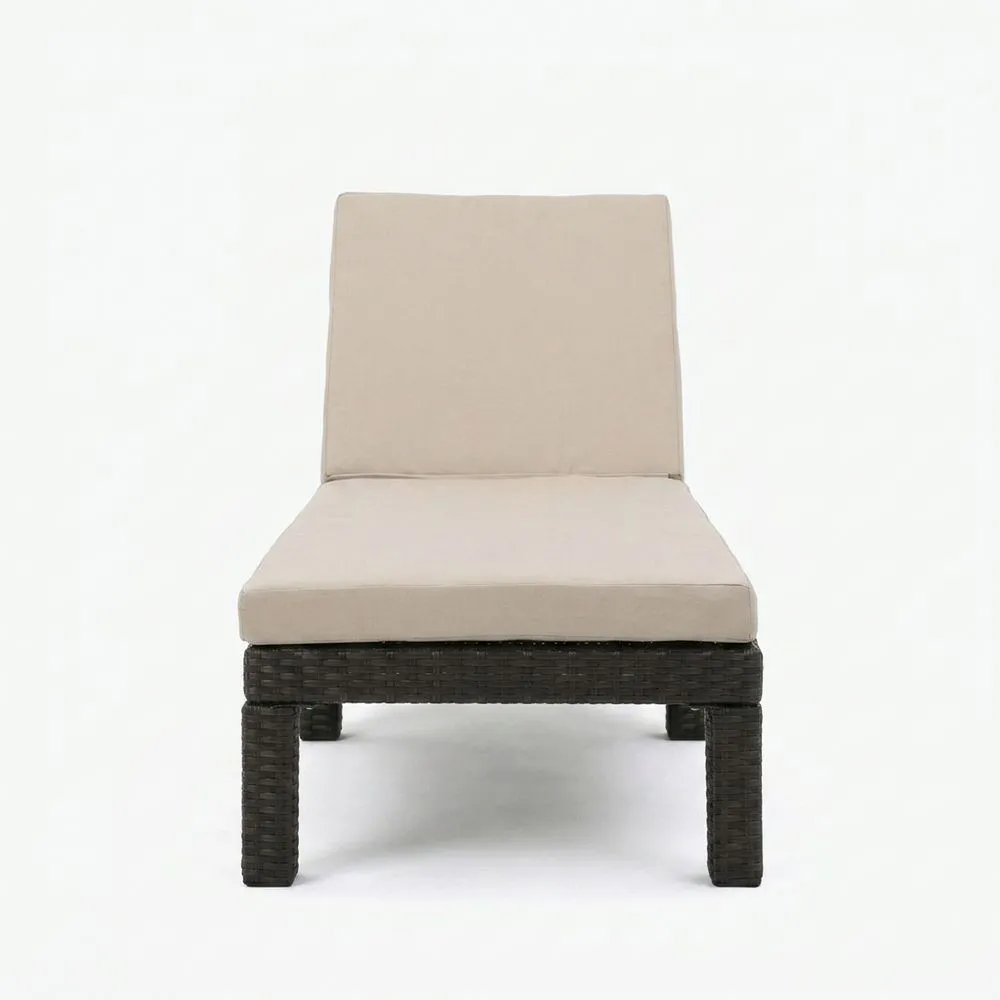 Sillón reclinable de ratán sintético con cojín de fibra de poliéster beige