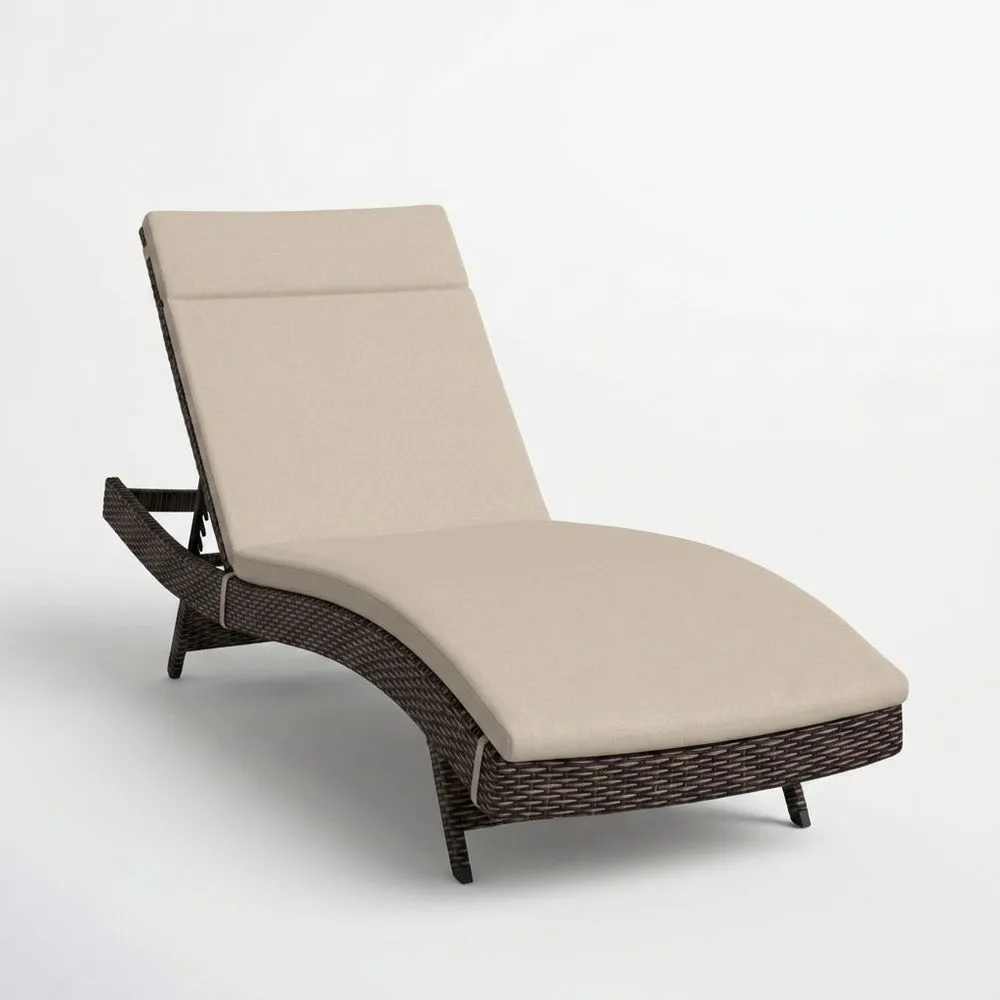 Sillón reclinable de ratán sintético marrón oscuro con cojín de fibra de poliéster beige