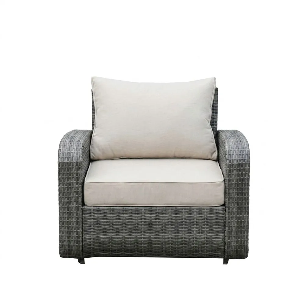 Silla gris de ratán sintético con cojín de asiento de fibra de poliéster beige