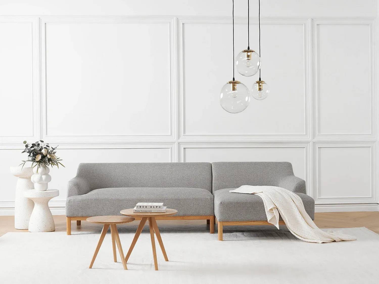 Modernes Ecksofa aus Stoff in Hellgrau, linksseitig